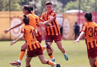 Kadınlar Süper Ligi şampiyonu Gaziantep ALG Spor'u 2-0 mağlup eden Galatasaray oldu