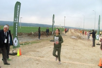250 öğrencinin katılımıyla bin metre mesafeli kros koşusu yapıldı