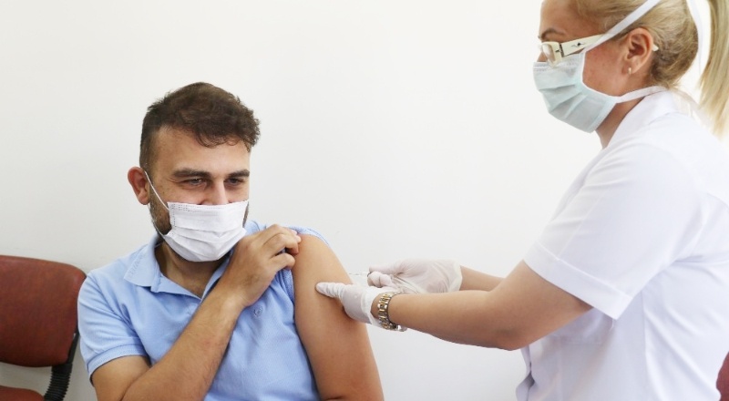 100 sağlık çalışanına Covid-19 aşısı uygulanacak