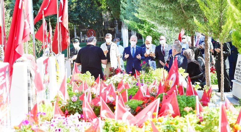 15 Temmuz Demokrasi ve Milli Birlik Günü şehitlik ziyareti ile başladı