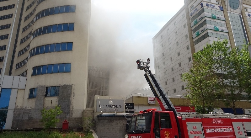 Boş otelde çıkan yangın paniğe yol açtı