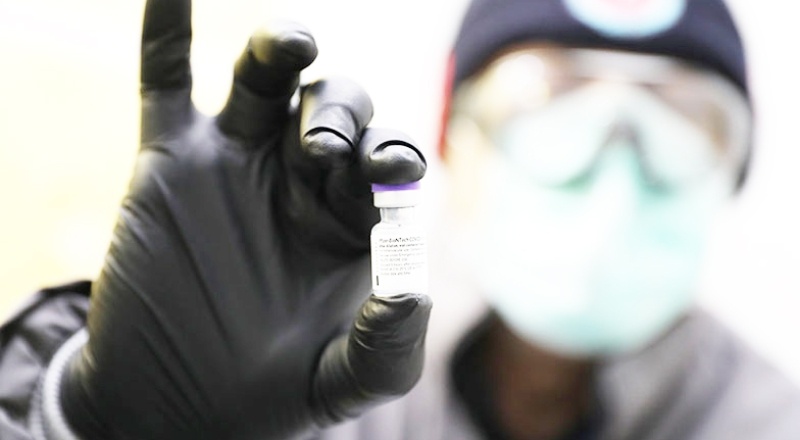 2,8 milyon doz BionTech aşısı Türkiye’ye getirilerek bakanlığın depolarına yerleştirildi