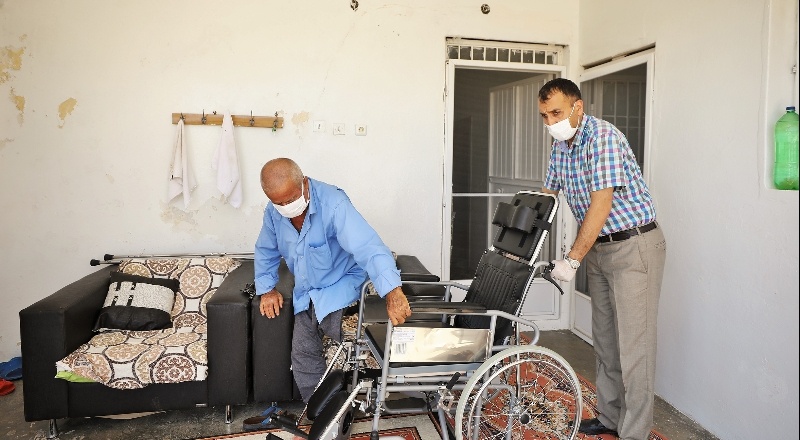 66 yaşındaki Bozdemir, tekerlekli sandalyeye kavuştu