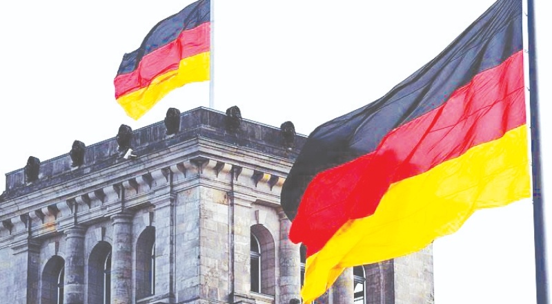 Almanya, 'çok yüksek' olan Covid-19 risk seviyesini 'yükseğe' düşürdü