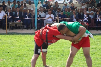 Aşırtmalı aba güreşi Türkiye şampiyonası Oğuzeli’nde yapıldı