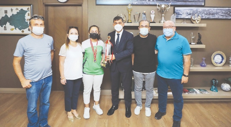 Baloğlu, 14 yaş kızlarda Türkiye Şampiyonu oldu