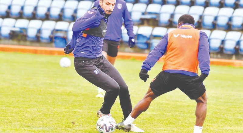 Başakşehir'de bir futbolcunun testi pozitif çıktı