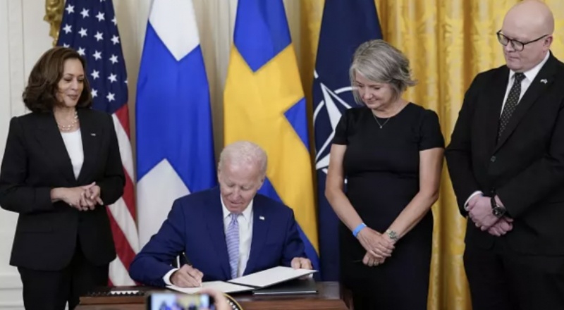 Biden, Finlandiya ve İsveç'in NATO'ya katılımını onaylayan belgeleri imzaladı
