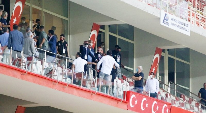 "Bu teknik direktör böyle devam ettiği sürece Türk futboluna ciddi zarar verecek"