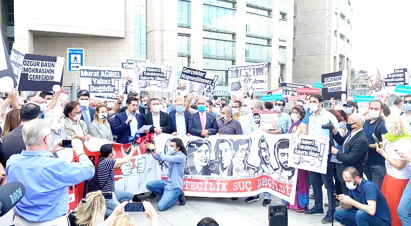 CHP'den 'Basın Özgürlüğü' raporu: Gazeteciler 479 kez hakim karşısına çıktı, 78 gözaltı, 27 tutuklama, 17 darp ve tehdit