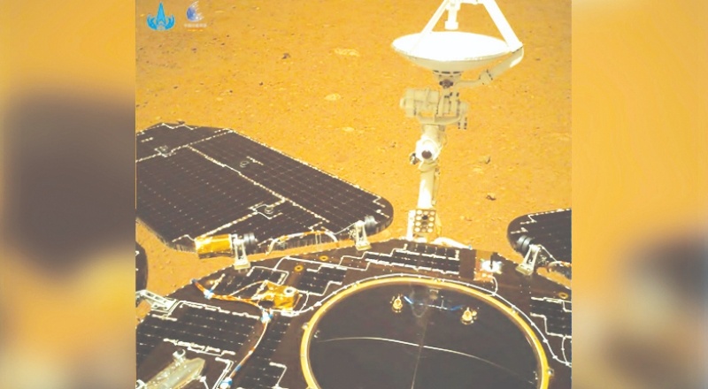 Çin, Mars keşif aracının Kızıl Gezegen'de çektiği ilk fotoğrafları yayınladı