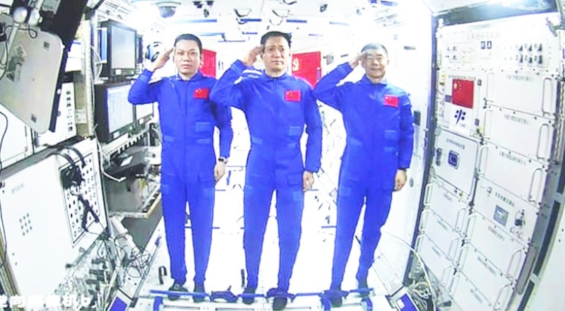 Çin'in uzay istasyonundaki astronotlar, ilk uzay yürüyüşlerini gerçekleştirdi