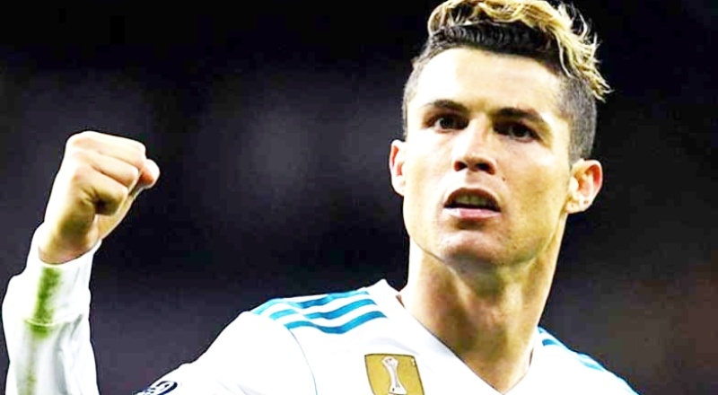 Cristiano Ronaldo, 21. yüzyılın en iyi futbolcusu ödülüne layık görüldü