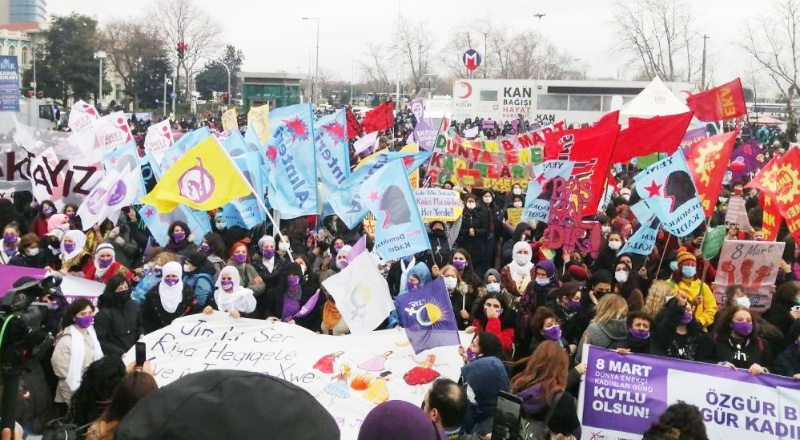 DİB: Kadınların mücadelesi yolu aydınlatıyor