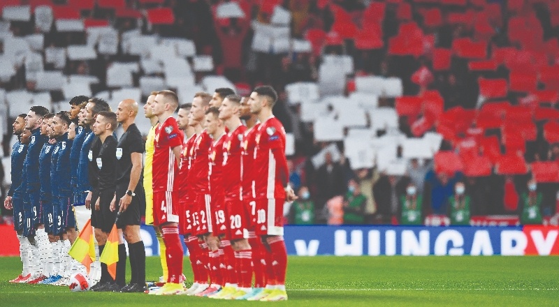 Dünya Kupası Elemeleri'nde İngiltere-Macaristan maçında tribünler birbirine girdi