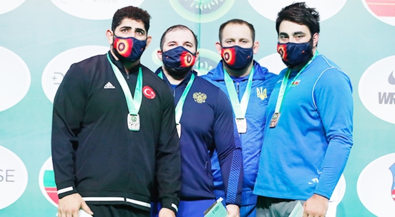 Dünya Kupası'nda millilerden grekoromen stilde 4 madalya