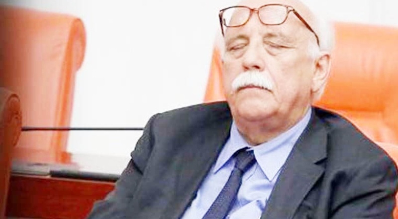 Eski Milli Eğitim Bakanı Nabi Avcı, eğitimdeki başarısızlığın faturasını öğretmenlere kesti!