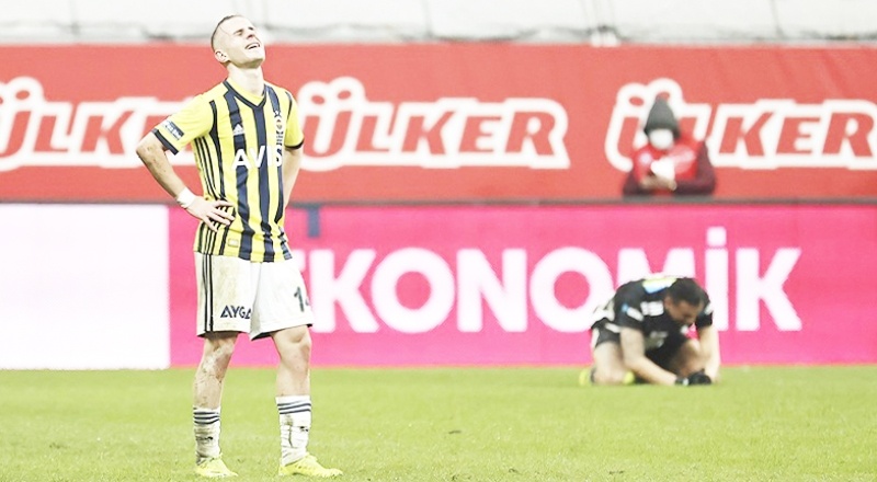Fenerbahçe 30 lig maçına 29 faklı 11'le çıktı