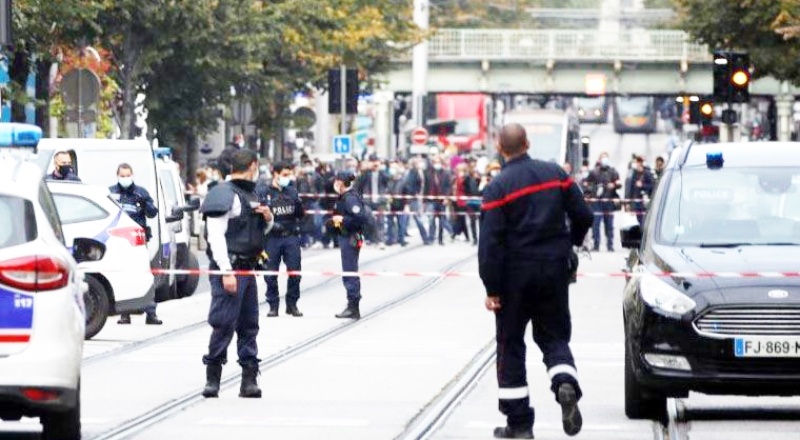 Fransa'da kilise yakınlarında bıçaklı saldırı: 3 kişi öldü