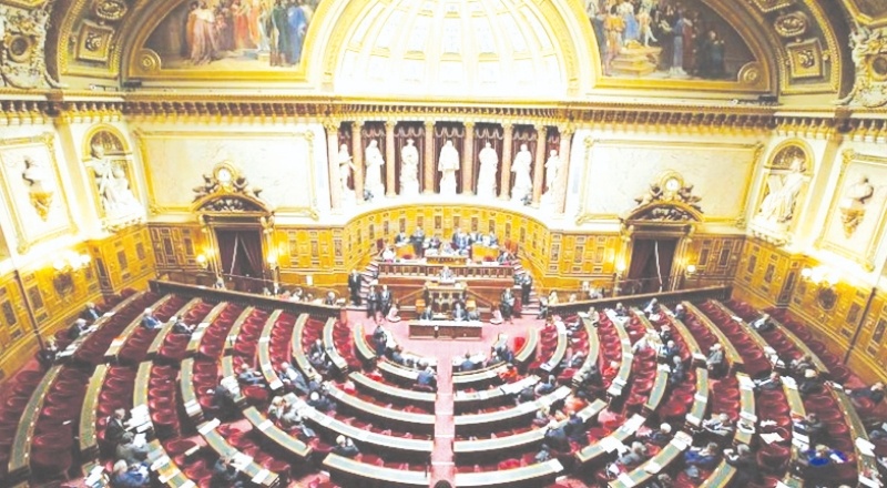Fransa'da Senato, tartışmalı Covid-19'la mücadele yasa tasarısını değişikliklerle kabul etti