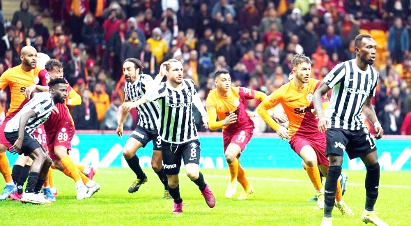 Galatasaray, dört maçtan beri kazanamıyor