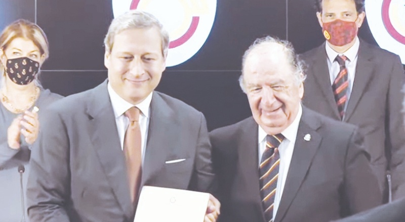 Galatasaray'ın yeni başkanı Burak Elmas, mazbatasını aldı