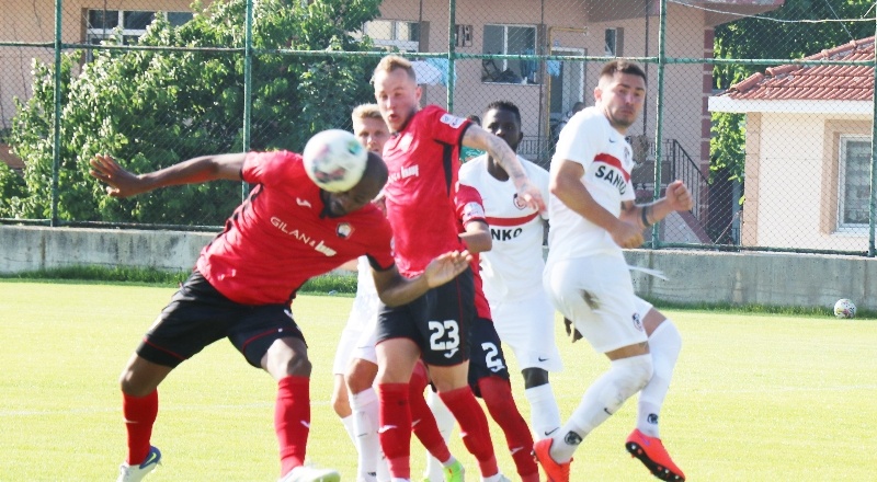 Gaziantep FK Teknik Direktörü Erol Bulut: “Futbolcu kalitemizi artırmamız lazım”