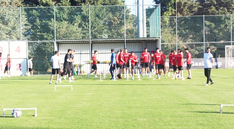 Gaziantep FK Teknik Direktörü Erol Bulut: "Yüksek maliyetler nedeniyle yurt dışı kamp yapmayacağız"