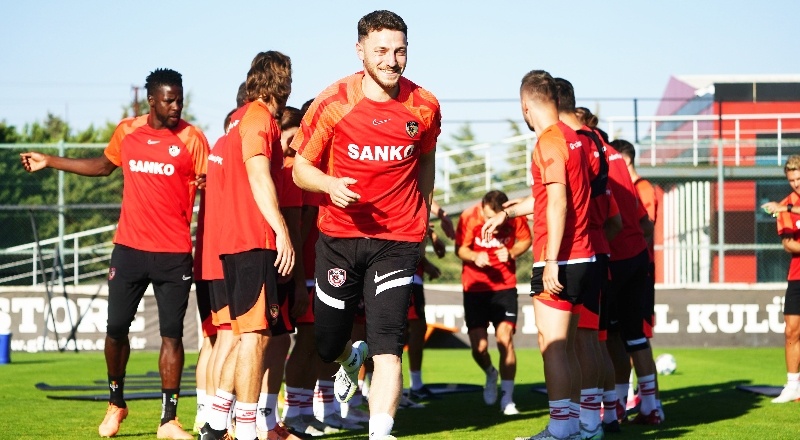 Gaziantep FK’nın yeni transferi Mustafa Eskihellaç: “Transfer süreci biraz uzun oldu ama benim için güzel sonuçlandı”