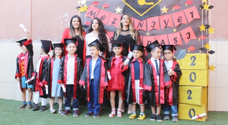Gaziantep Minik Yıldızlar’dan tedbirli mezuniyet töreni