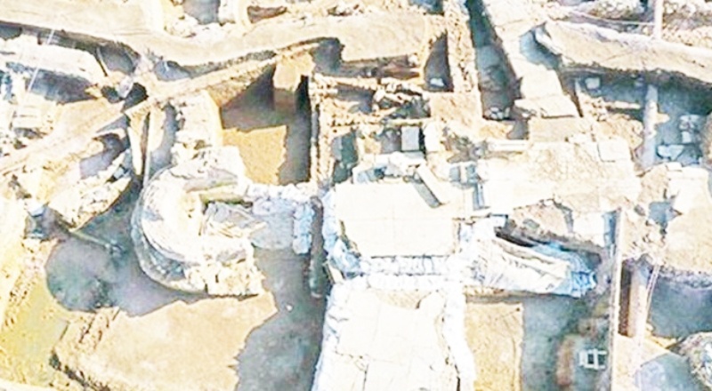 Haydarpaşa Garı kazılarında gizemli mermer yapı bulundu
