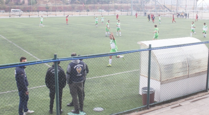 HY Grup Yavuzelispor deplasmanda oynadığı Sanayi Esnafspor’u 1-0 yendi