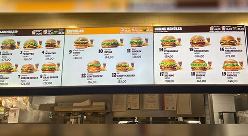 İstanbul Havalimanı’ndaki fiyatlar yerliyi de turisti de isyan ettiriyor: 119 liraya hamburger