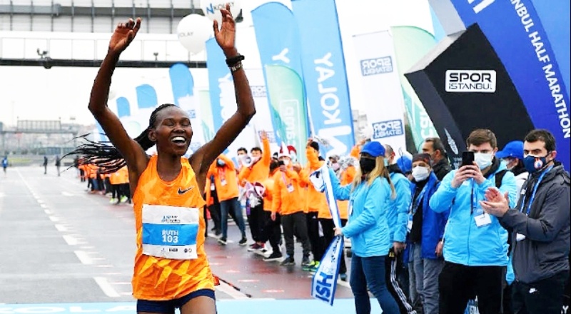 İstanbul Yarı Maratonu'nu Kenyalı atlet Ruth Chepngetich rekorla bitirdi