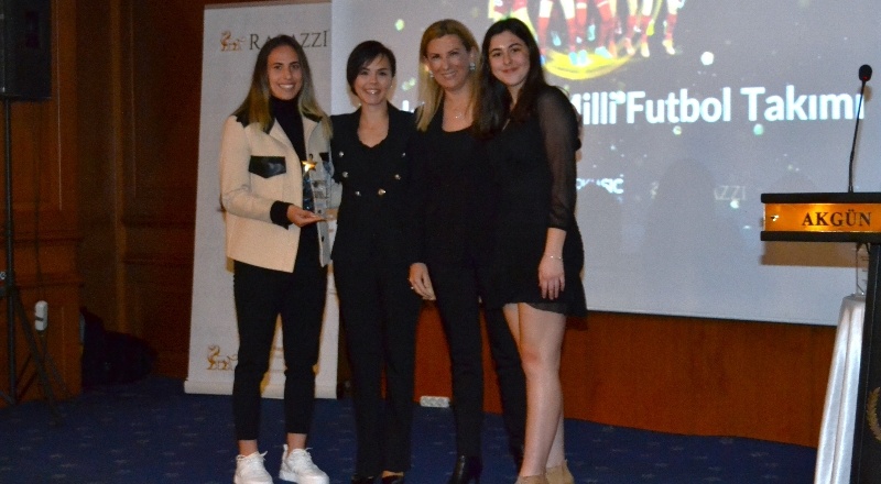 Kadın A Milli Takımı, “Yılın En Başarılı Kadın Spor Takımı" seçildi