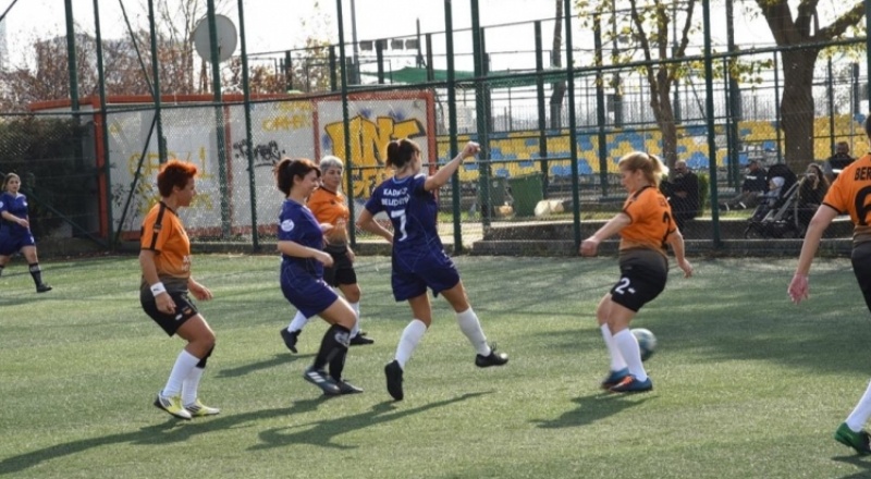 Kadın futbol takımları, kadına yönelik şiddete karşı saha çıkacak