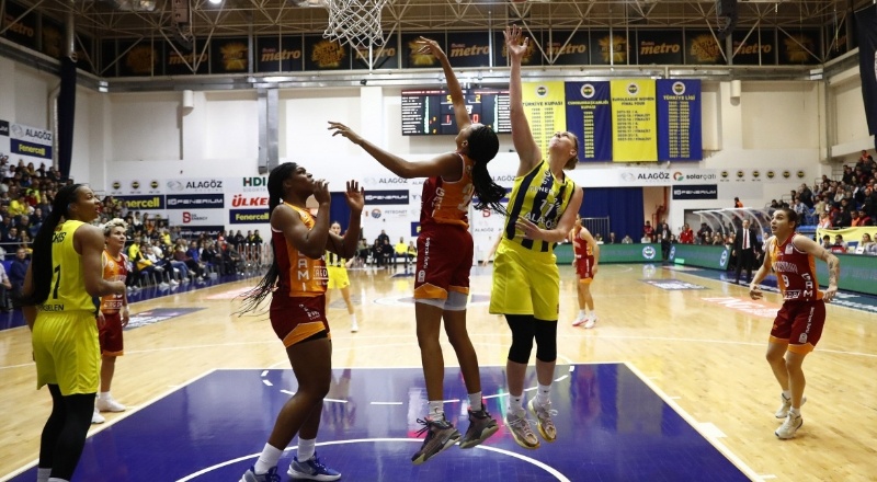 Kadınlar basketbolda derbi heyecanı: Galatasaray - Fenerbahçe
