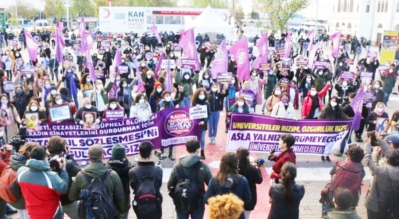 Kadınlar Kadıköy'den seslendi: "İstanbul Sözleşmesi için mücadele edeceğiz"