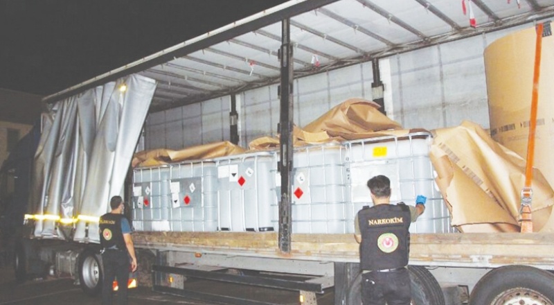 Kapıkule Sınır Kapısı'nda 16 ton 150 kilo asit anhidrit ele geçirildi