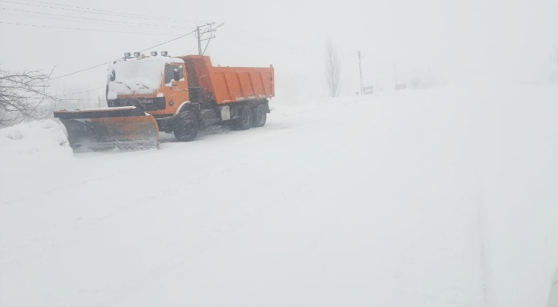 Kar yağışı ve tipi nedeniyle karayolları kapandı