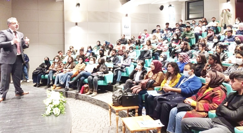 Kilis 7 Aralık Üniversitesi İpekyolu Kariyer Fuarı’na katıldı
