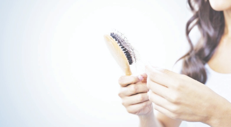 Koronavirüs geçirenlerin yüzde 30'unda saç dökülmesi görülüyor