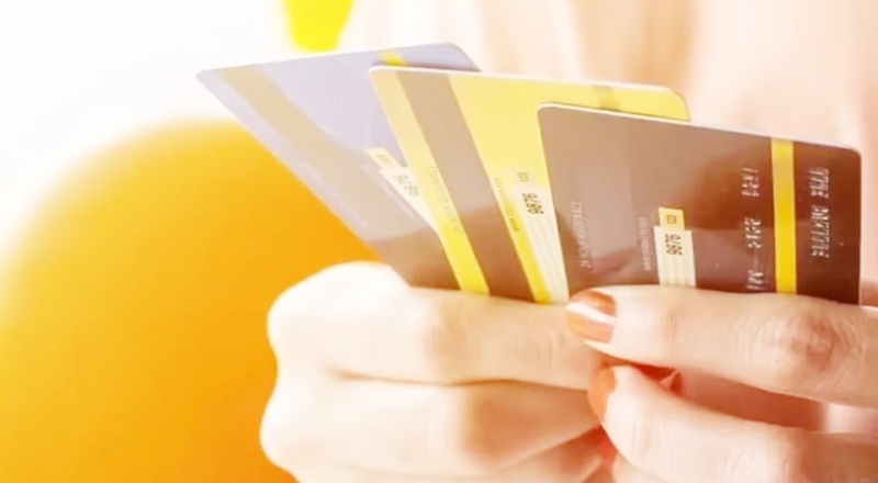 Kredi kartıyla alışveriş yüzde 103 artarak, 1, 44 trilyon liraya ulaştı