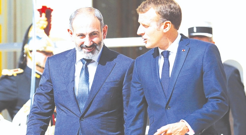 Macron: Azerbaycan, Ermenistan'ın egemen topraklarını terk etmeli