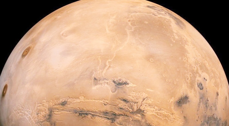 Mars bu ay 20 yıl içindeki en parlak haliyle görülecek