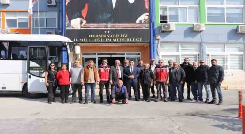 Mersin'den 15 gönüllü öğretmen deprem bölgesine uğurlandı