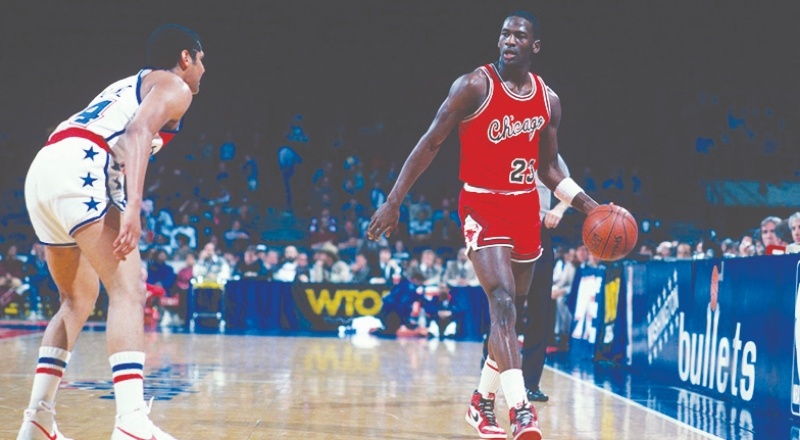 Michael Jordan'ın ilk sezon ayakkabıları açık artırmada