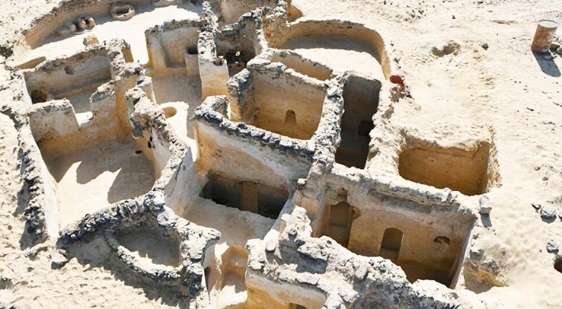 Mısır'da dünyanın en eski manastırı bulundu