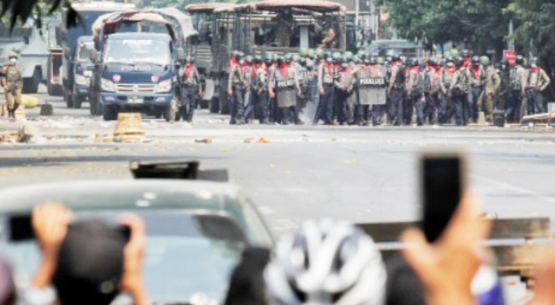 Myanmar'da kolluk kuvvetleri 38 demokrasi yanlısı protestocuyu öldürdü