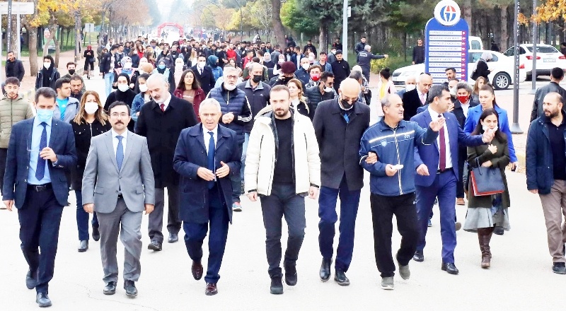 Öğretmenler Günü için yürüyüş düzenlendi